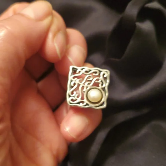 Ring - Picture 1 of 5